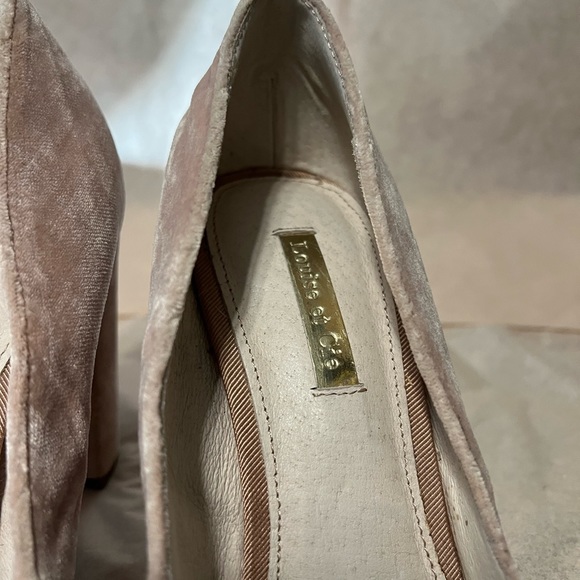 Louse et Cie blush velvet pumps- never worn like new - Picture 3 of 4